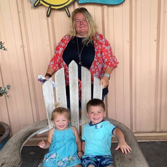 Meet your Posher, Julie - Picture 1 of 1